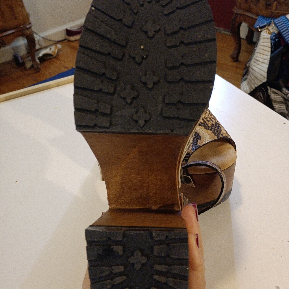 Spanish Handmade Wood And Embossed Leather Platform Shoes - Picture 7 of 8